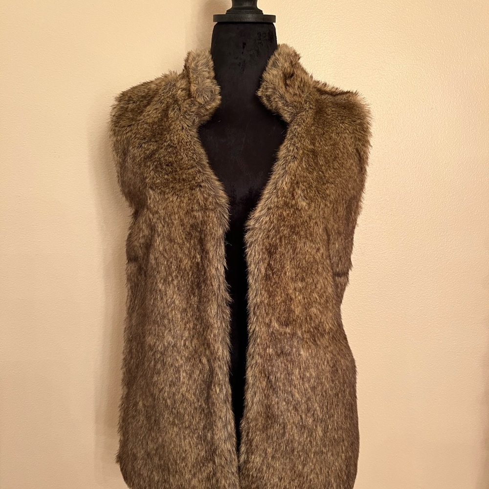 Super cute faux fur vest. Looks very real.
